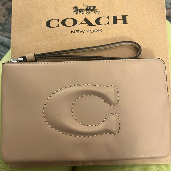 Coach Large Corner Zip Wristlet Taupe $168 retail! - Picture 2 of 9